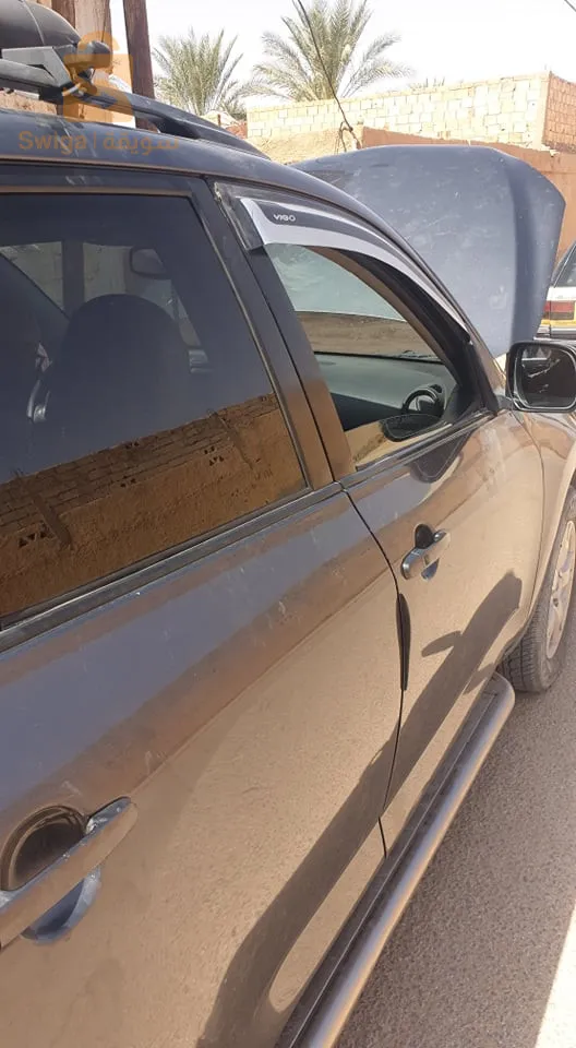 بيع سيارة تويوتا RAV4