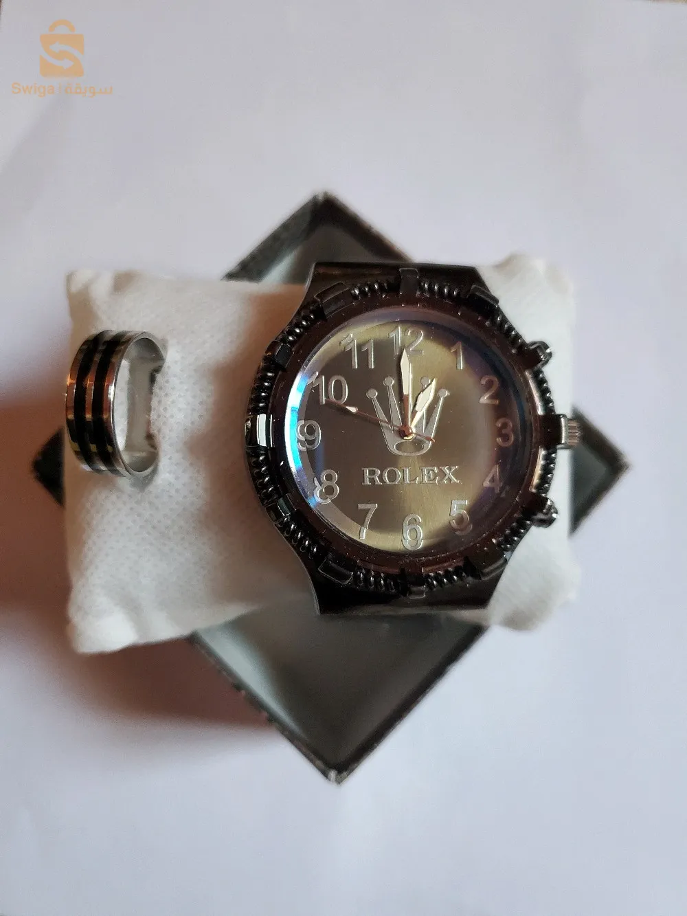 Elegant men's and women's watches