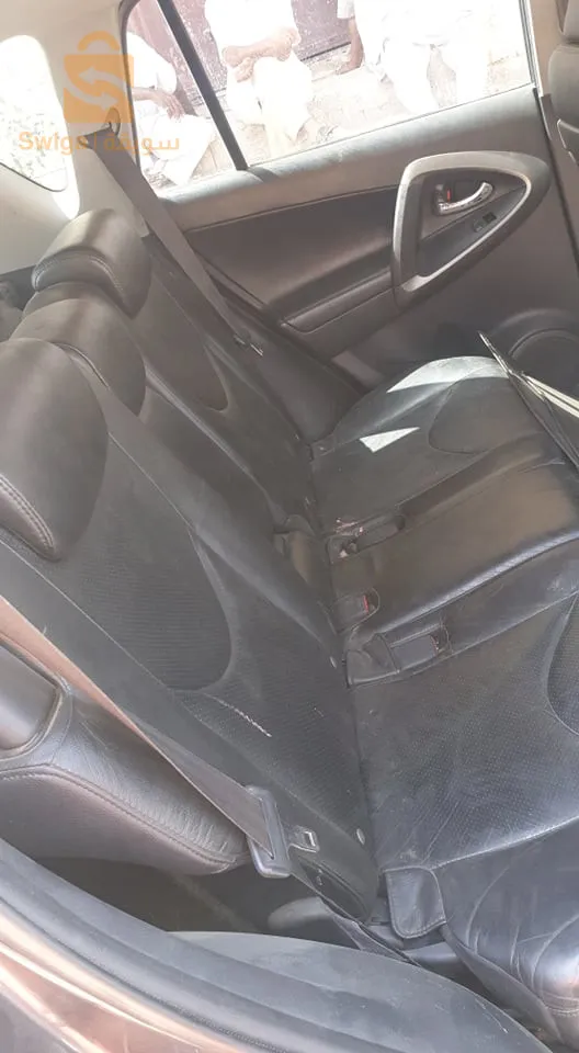 بيع سيارة تويوتا RAV4