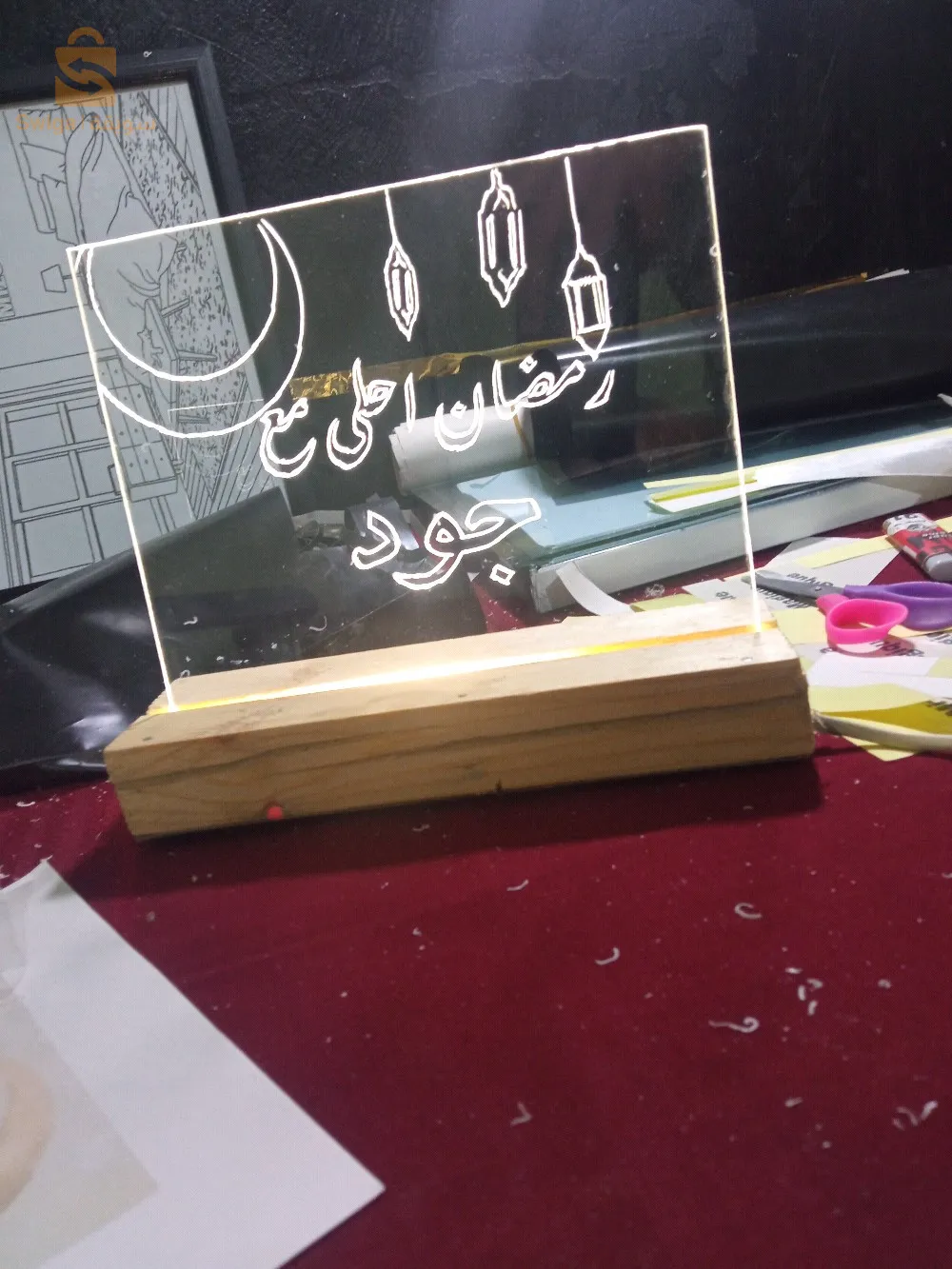 لوح زجاجي مضيئ عارض للكتابة حسب الطلب -cader alume