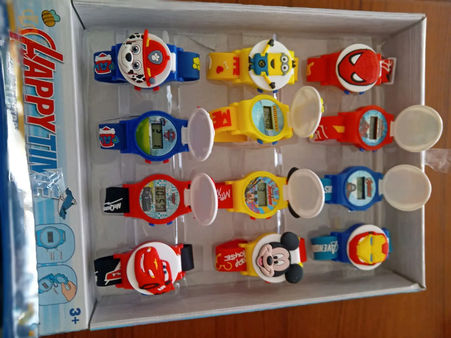 Montre Garçons 👦 et Fillettes top seulement à 400 Da 
0794452925