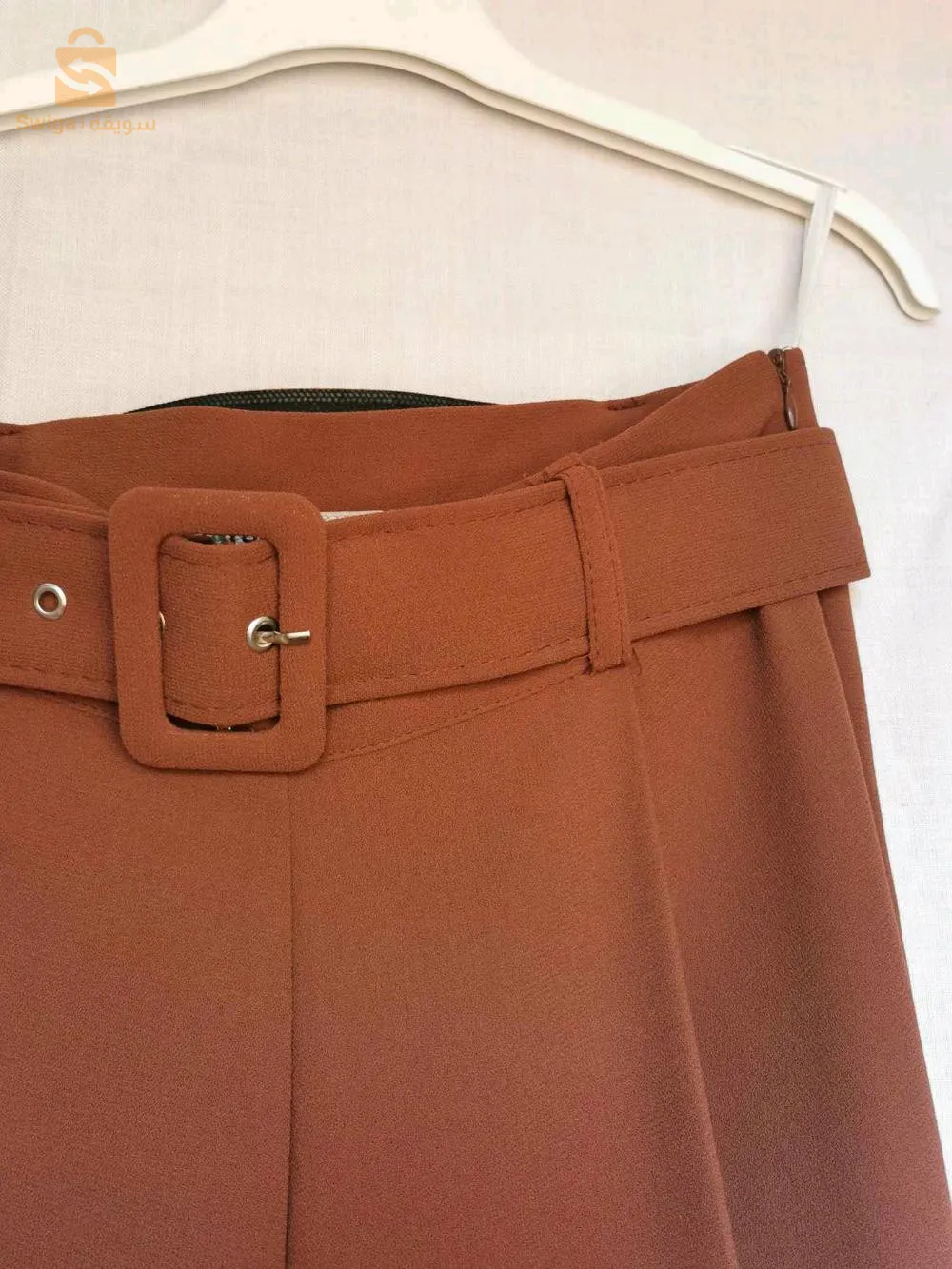 سروال كلاسيك عريض للبيع (جديد غير مستعمل)