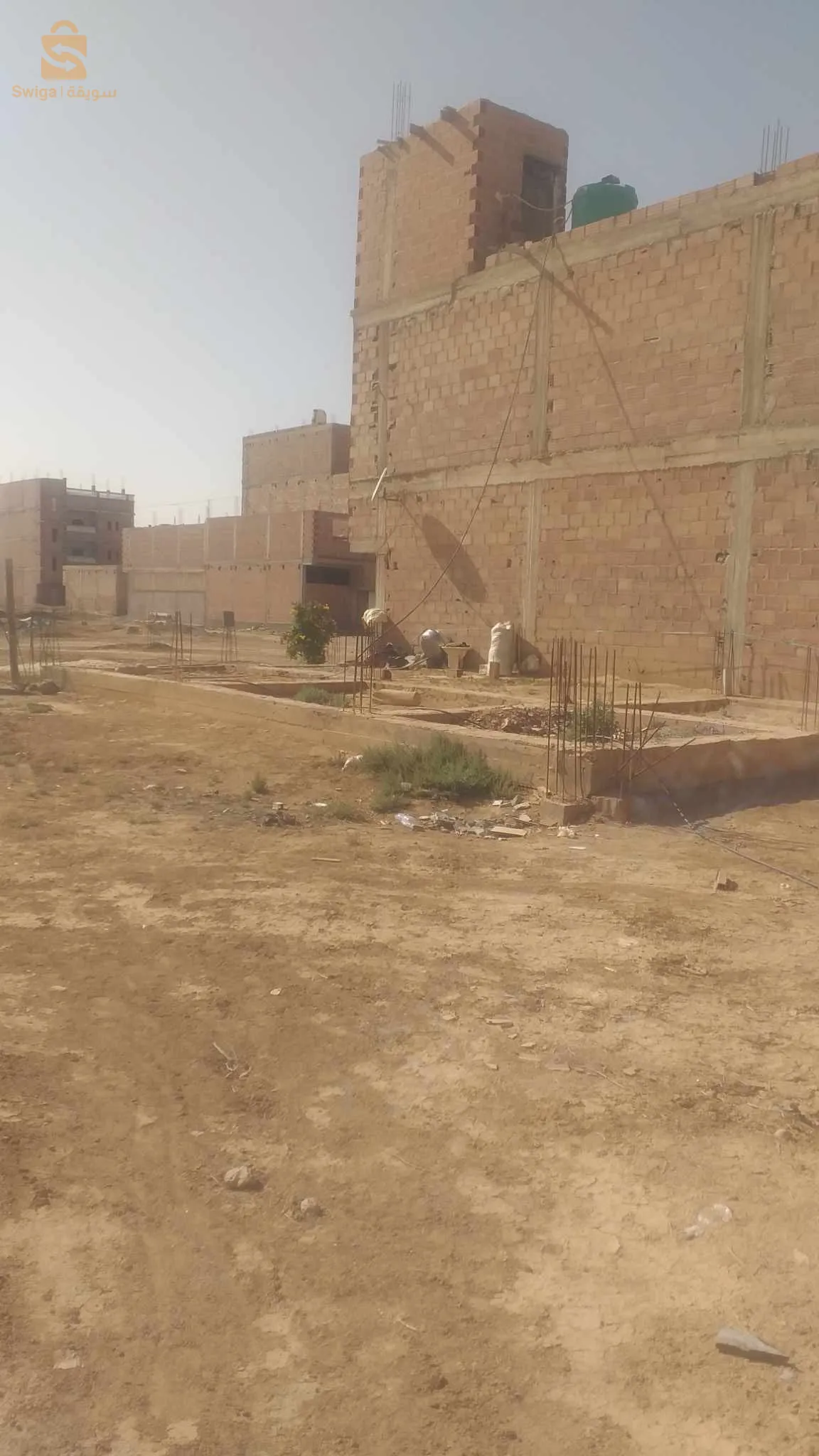 طريق سيدي عقبة بسكرة  على الجهة اليمنى خلف المدرسة الابتدائية