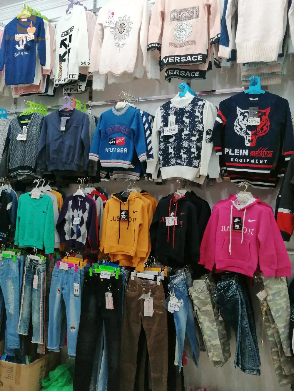 À vendre magasin habilement enfant avec toutes l'accessoire de magasin