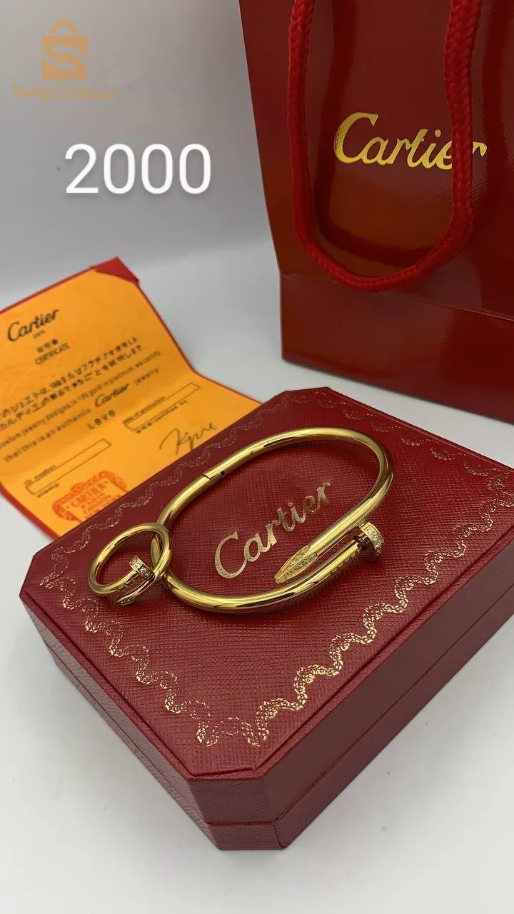 "Découvrez notre nouvelle collection d'accessoires élégants !"