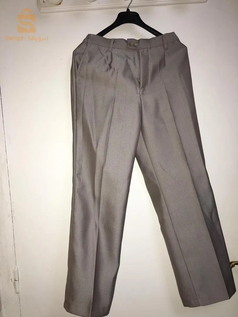 Costume classique, taille pour un enfant de dix ans + chaussures pointure 35, offre spéciale, le tout à 7500 Da