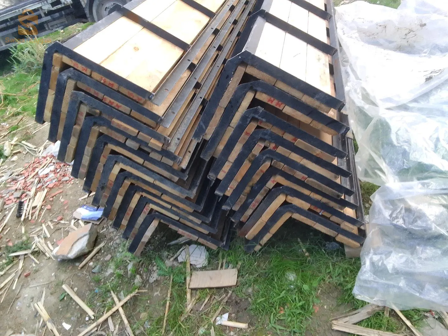 كوفراج بوطو للبيع بالحطب الاحمر بوا روج  30×30