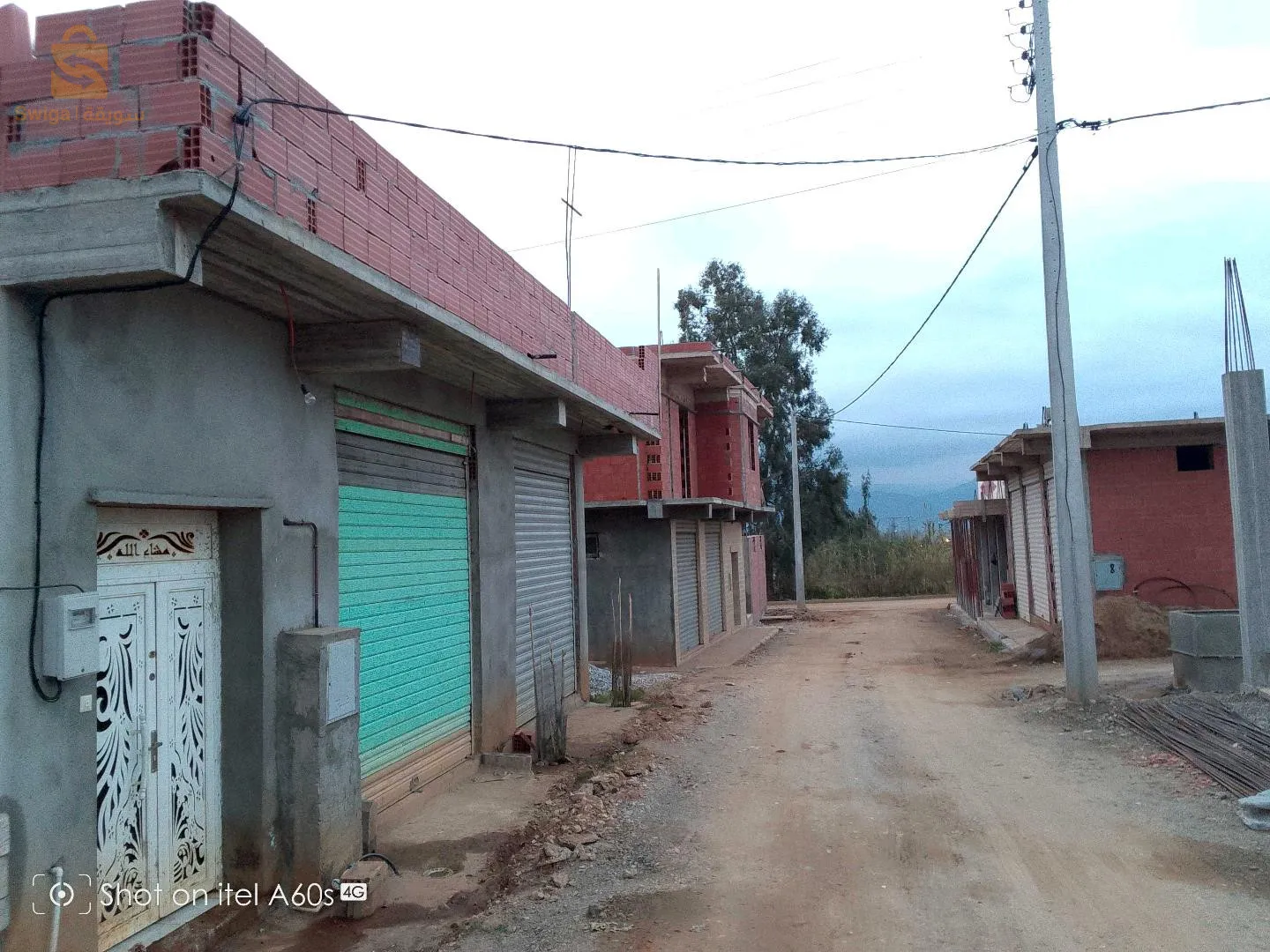 محلان للكراء بالطاهير كيما الباطيمات الجدد تاع بوشرشور مساحة 29متر للمحل رقم الهاتف 0779036335