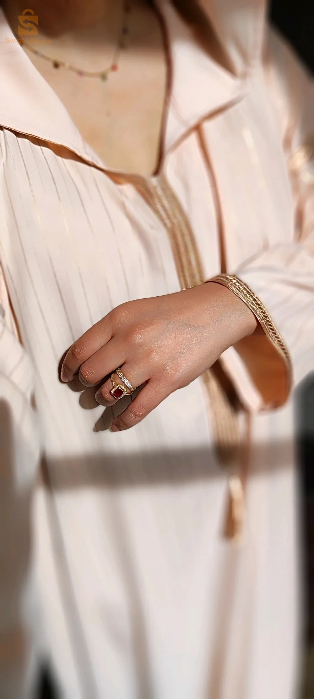 جلابة كلاس و أنيقة فبساطتها