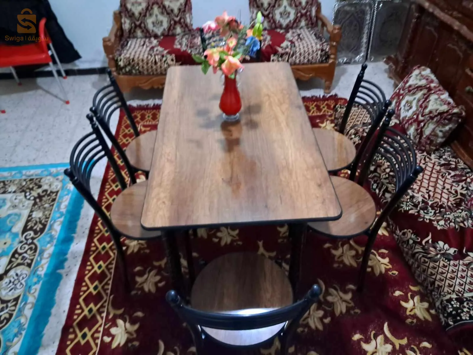 كراسي و طاولات