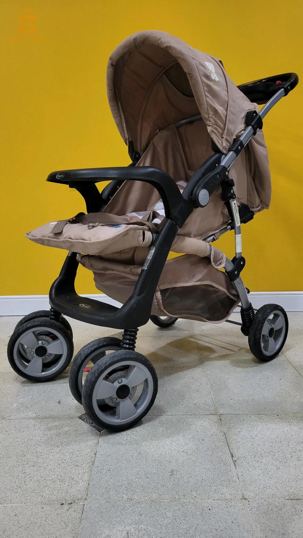 poussette presque neuve