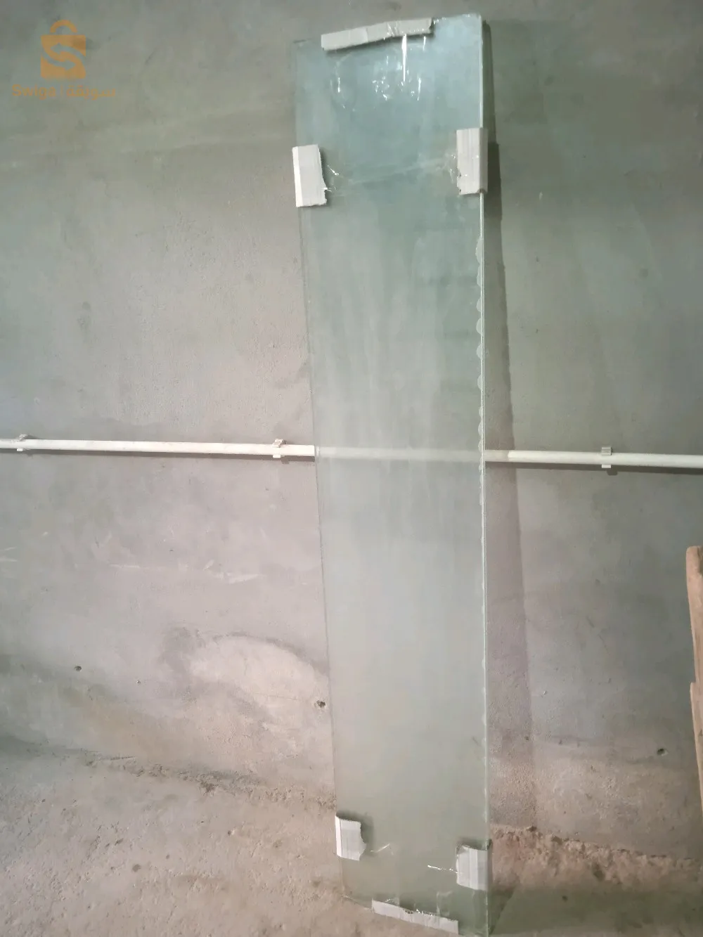 5 رفوف زجاجية للمكتبات للبيع الطول 1.60 والعرض 30 لمن يهمه الأمر