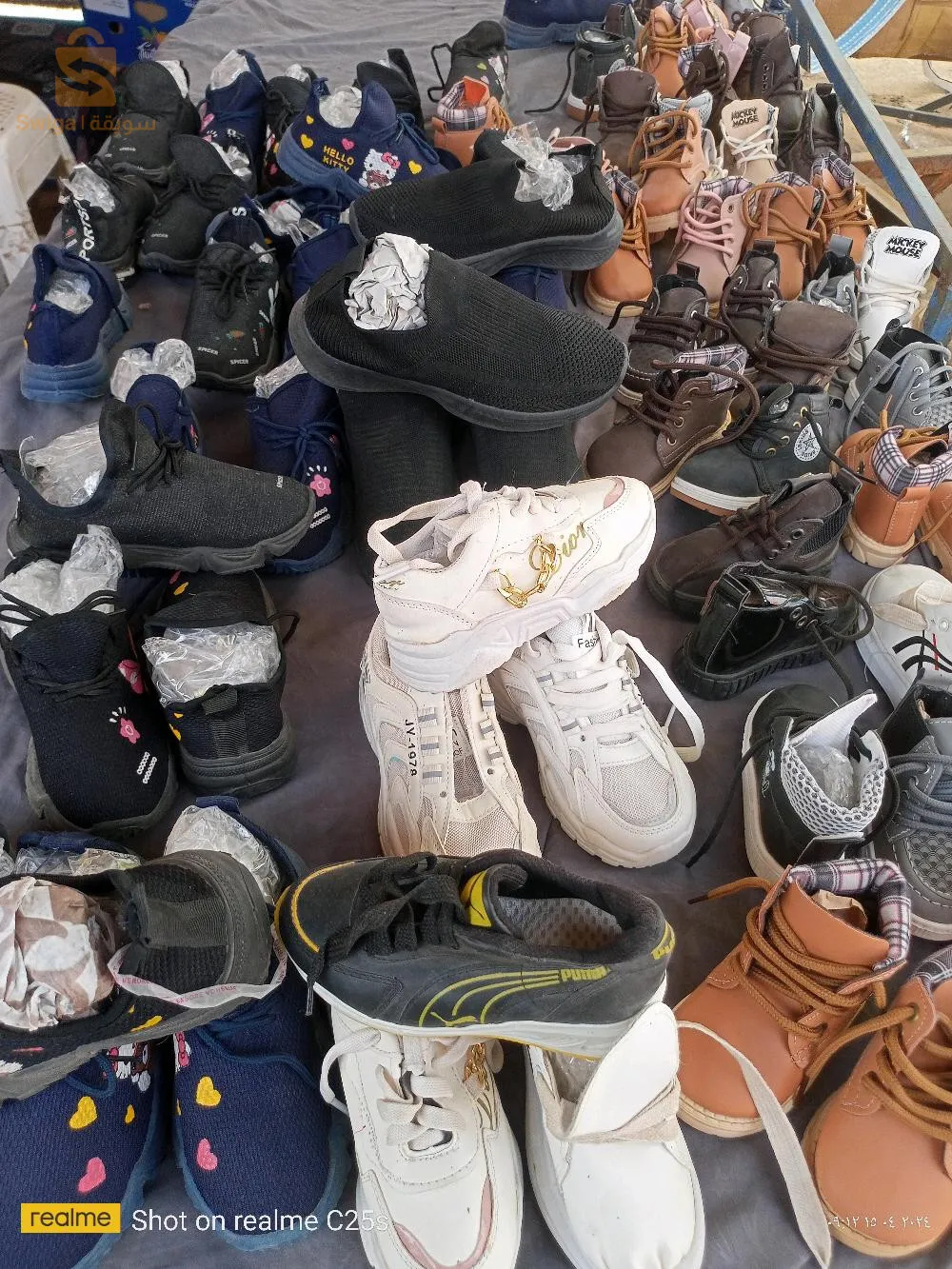 طابلة في هبطة سوق دبي الطابلات الوسط بجانب سوق البرطابلات مرحبا بكم عند الطاهر السوفي