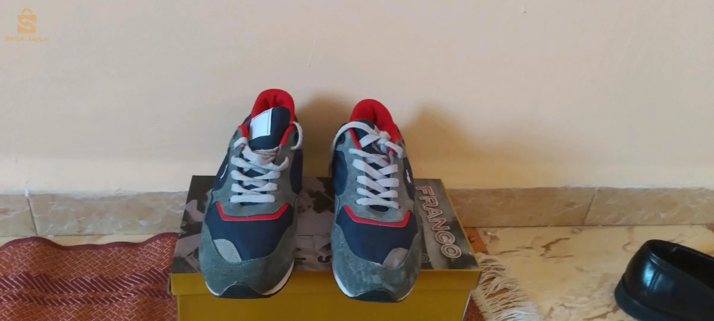 حذاء مستعمل في حالة ممتازة