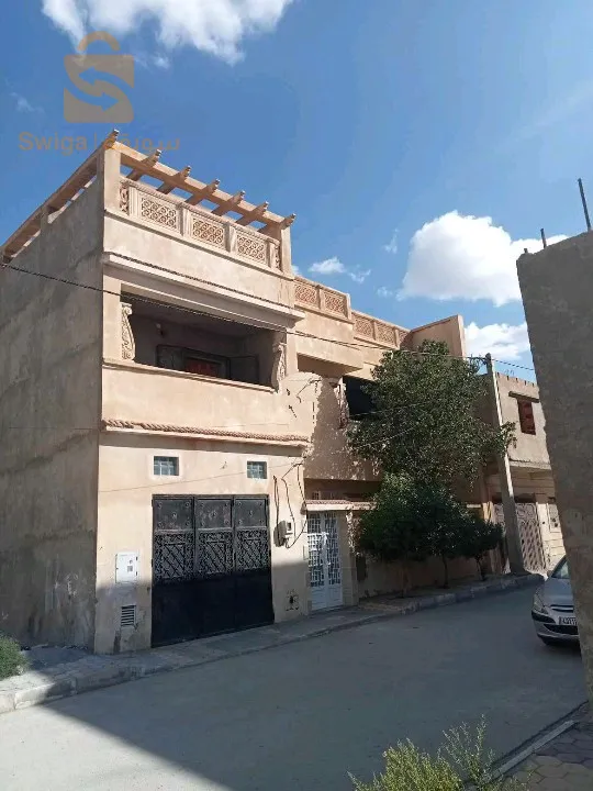 للبيع منزل 210م  ملك + شهادة مطابقة علي مهني تحصيص البشير الابراهيمي فصاد واحد .