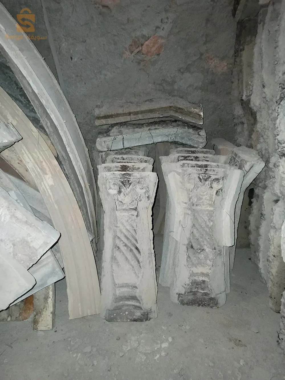 قوالب لعمل قطع إسمنتية للتزيين