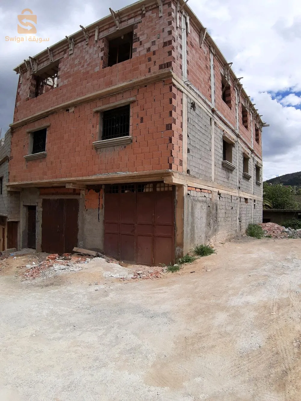 عند سوق المال تاع تلمسان البداية تاع طريق لوريط