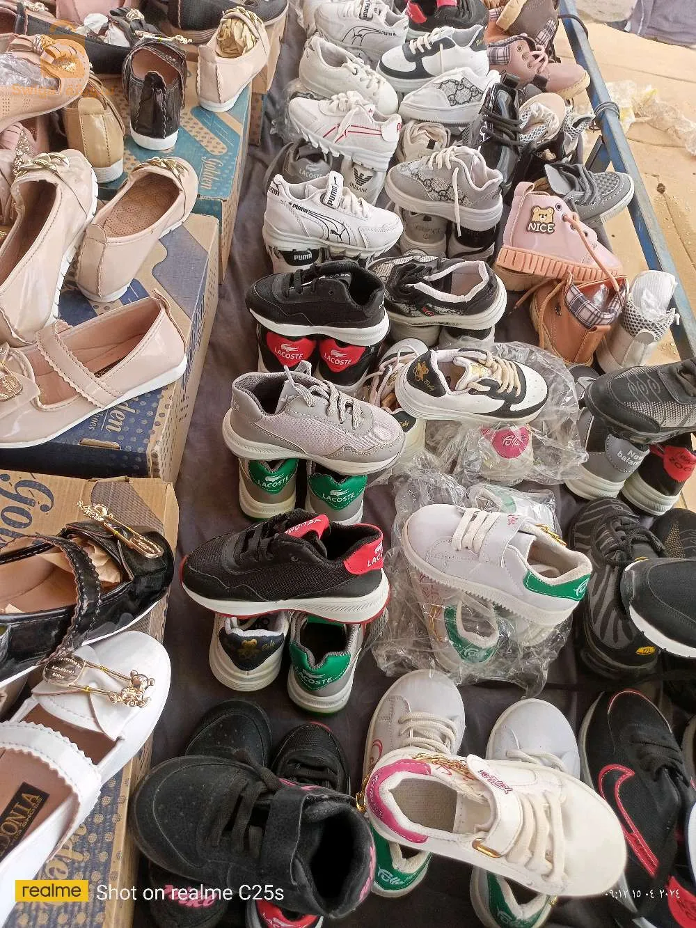 طابلة في هبطة سوق دبي الطابلات الوسط بجانب سوق البرطابلات مرحبا بكم عند الطاهر السوفي