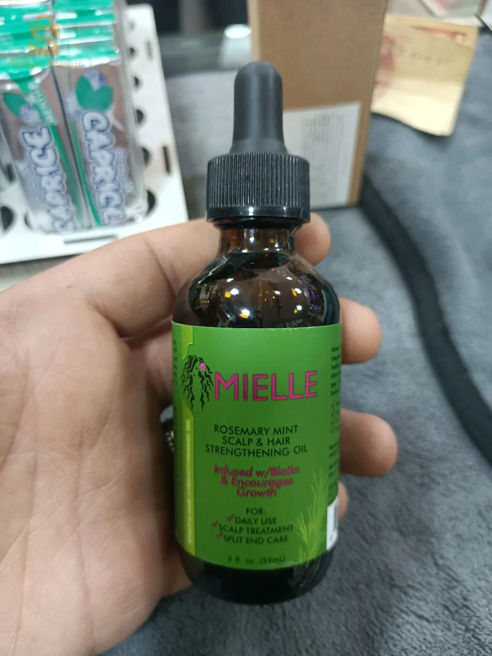 Peppermint oil and rosemary to thicken hair