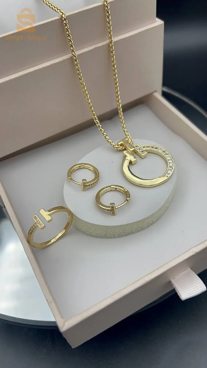 "اكتشف لمسة الجمال الفريدة مع مجموعتنا الجديدة من الأكسسوارات المميزة. ارتدي قطعنا الرائعة وامنحي إطلالتك لمسة من الأناقة والأنوثة. اكتشف الأساور، القلادات، والأقراط التي تبرز جمالك بأسلوب راقي. احصل على إطلالة لا تُقاوم الآن!"