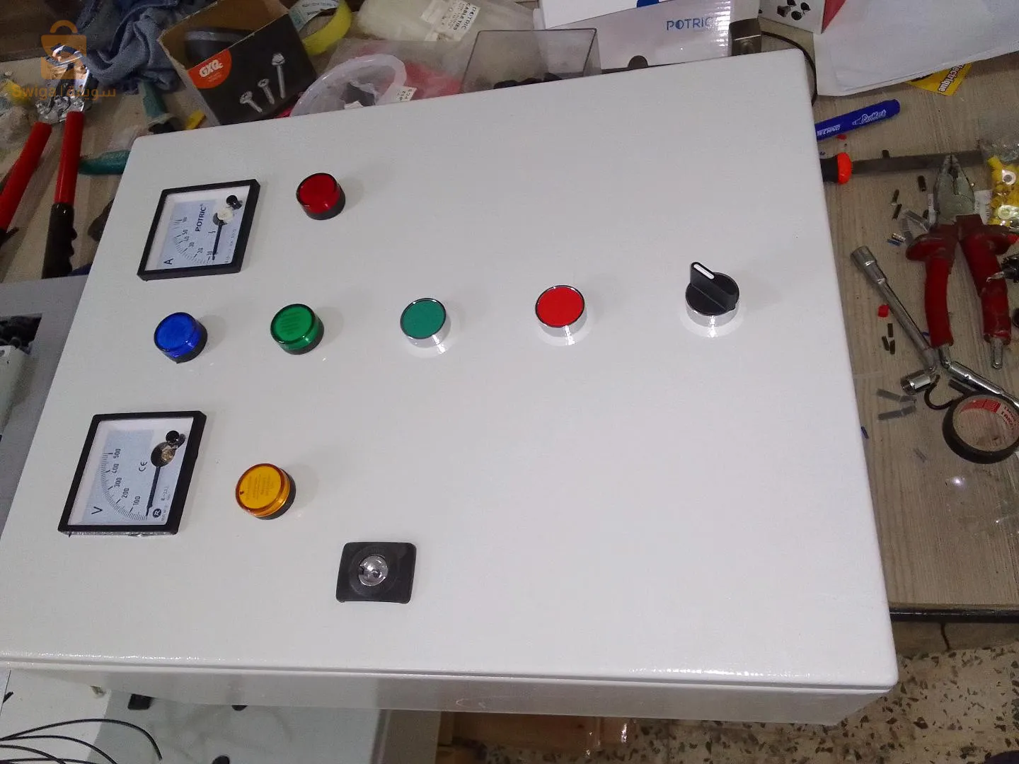 بيع و تركيب الخزانات الكهربائية للمضخات الفلاحية و عنابر الدجاج .....