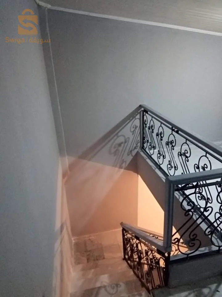 طلاء وديكورات عصرية بخدمة متقونة المهتم يتصل علا 0795595912 المكان سطيف