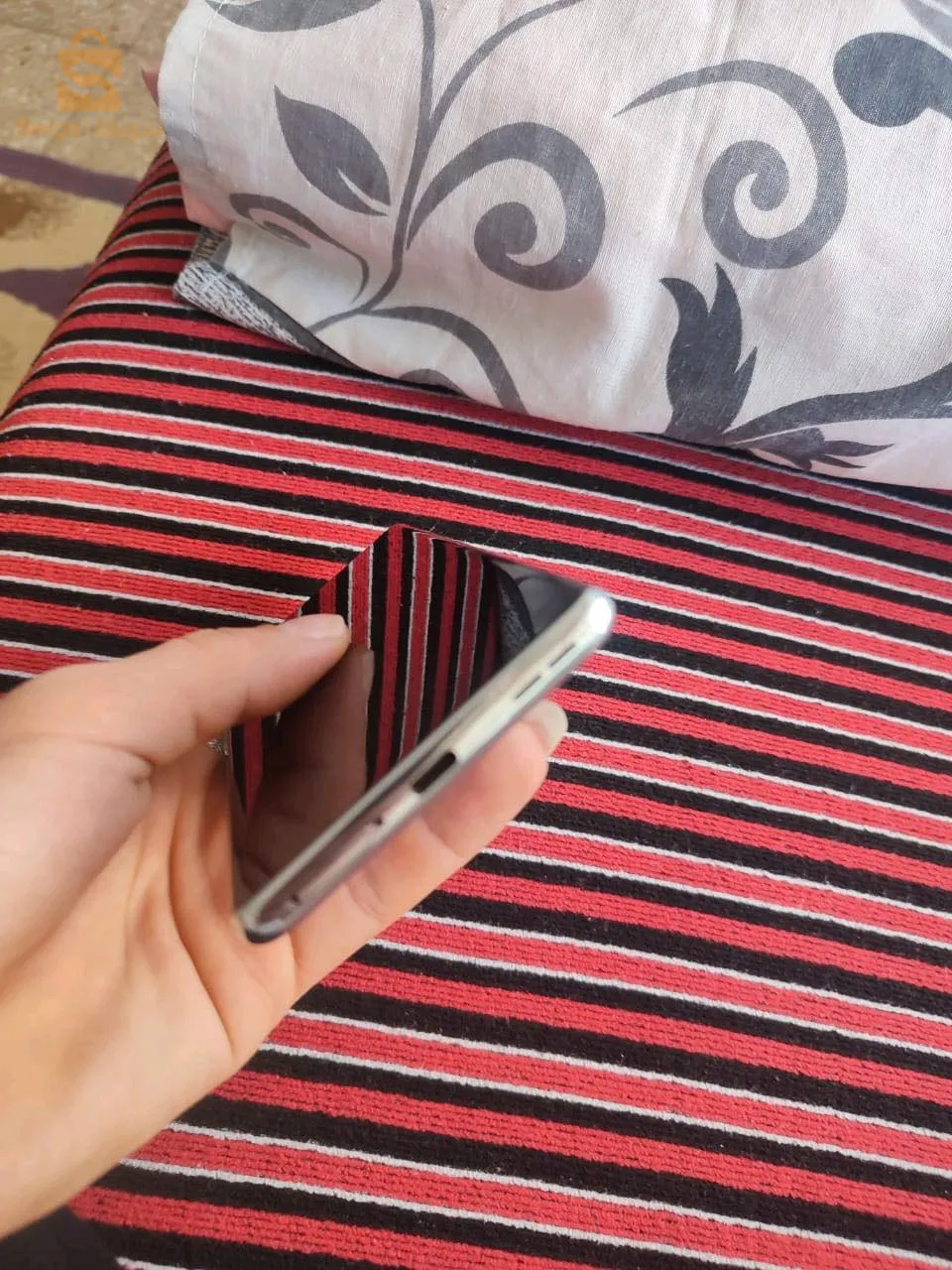 هاتف جديد نظيف شمعمة