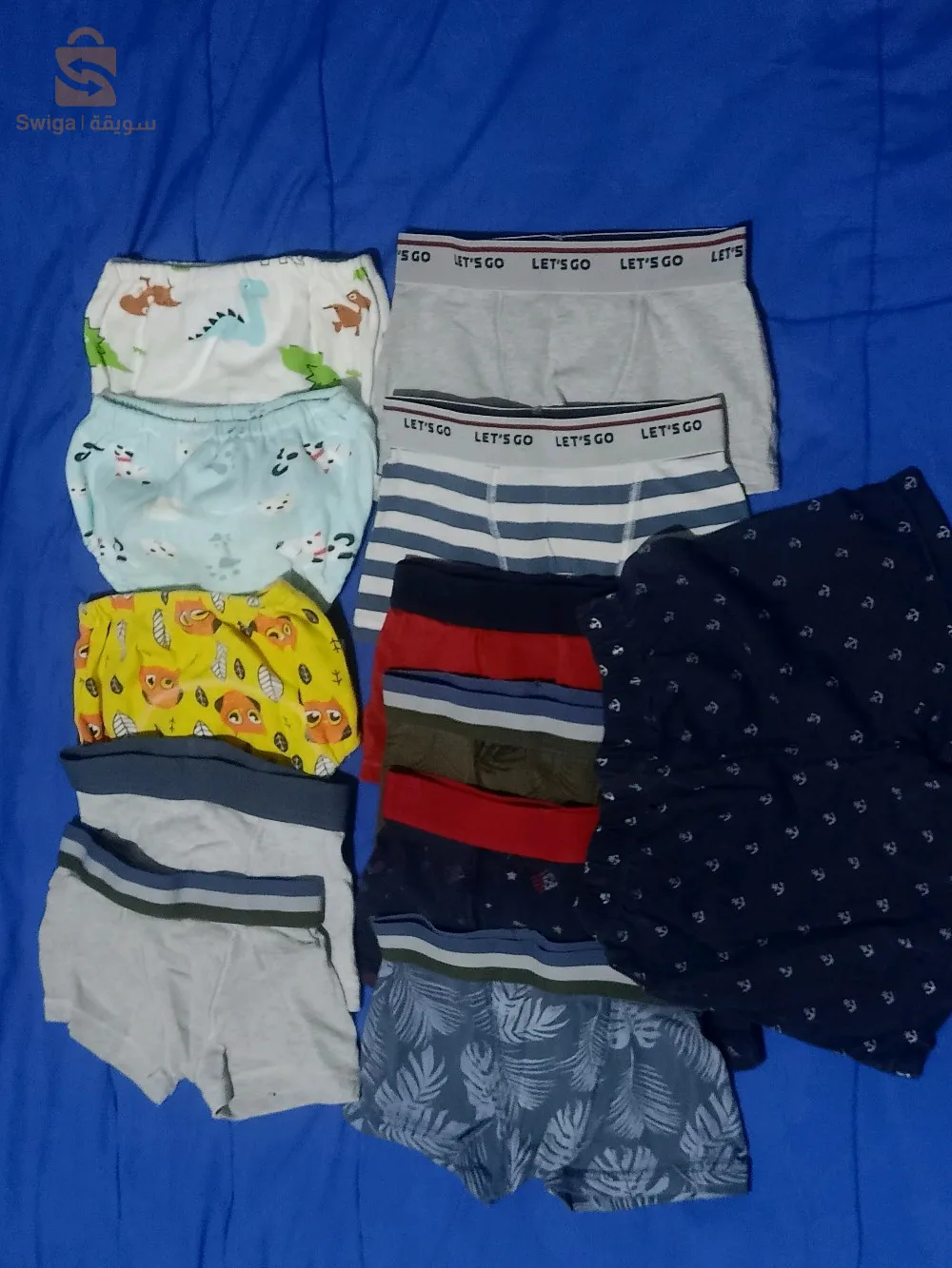 مختلف ملابس و أحذية للأطفال