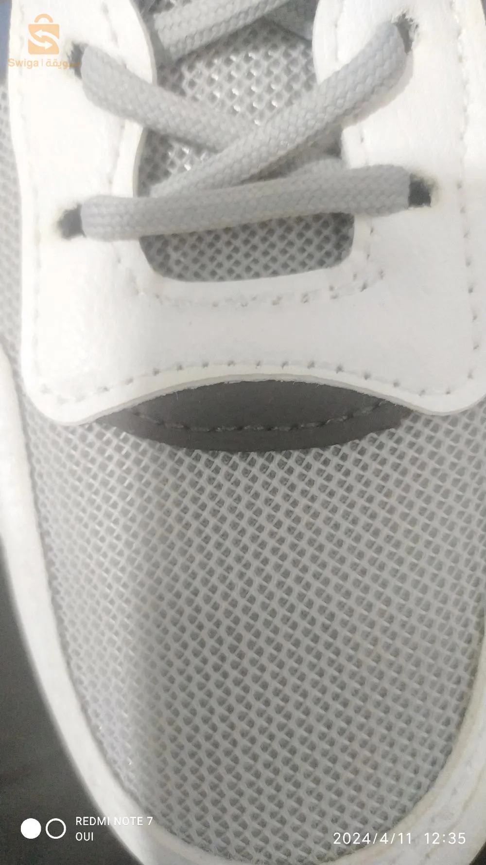 حذاء من نوع  VENOM