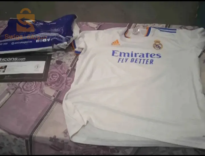 قميص ريال مدريد اسلي موقع من لاعب روبرتو كارلوس
