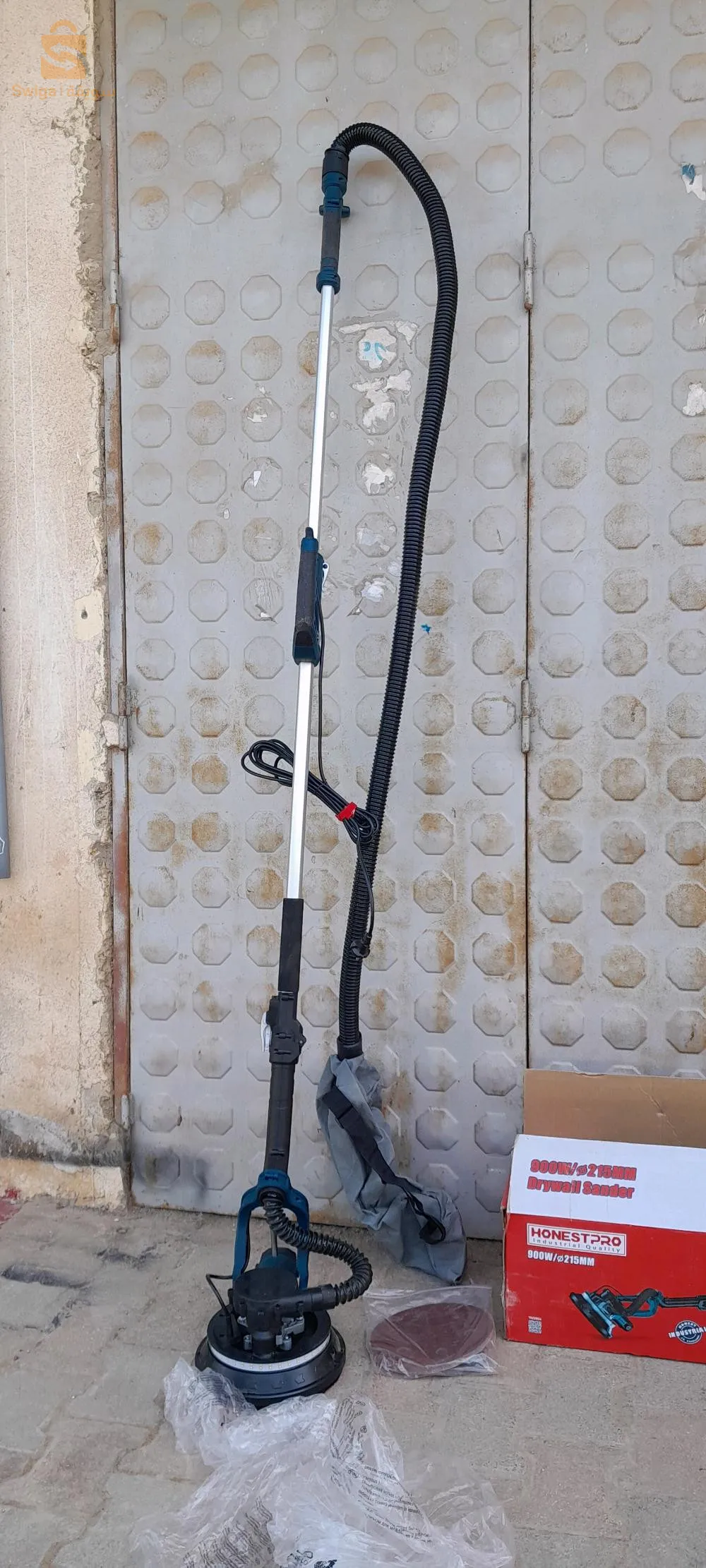 une ponsseuse électrique en très très bonne état peux utilisé