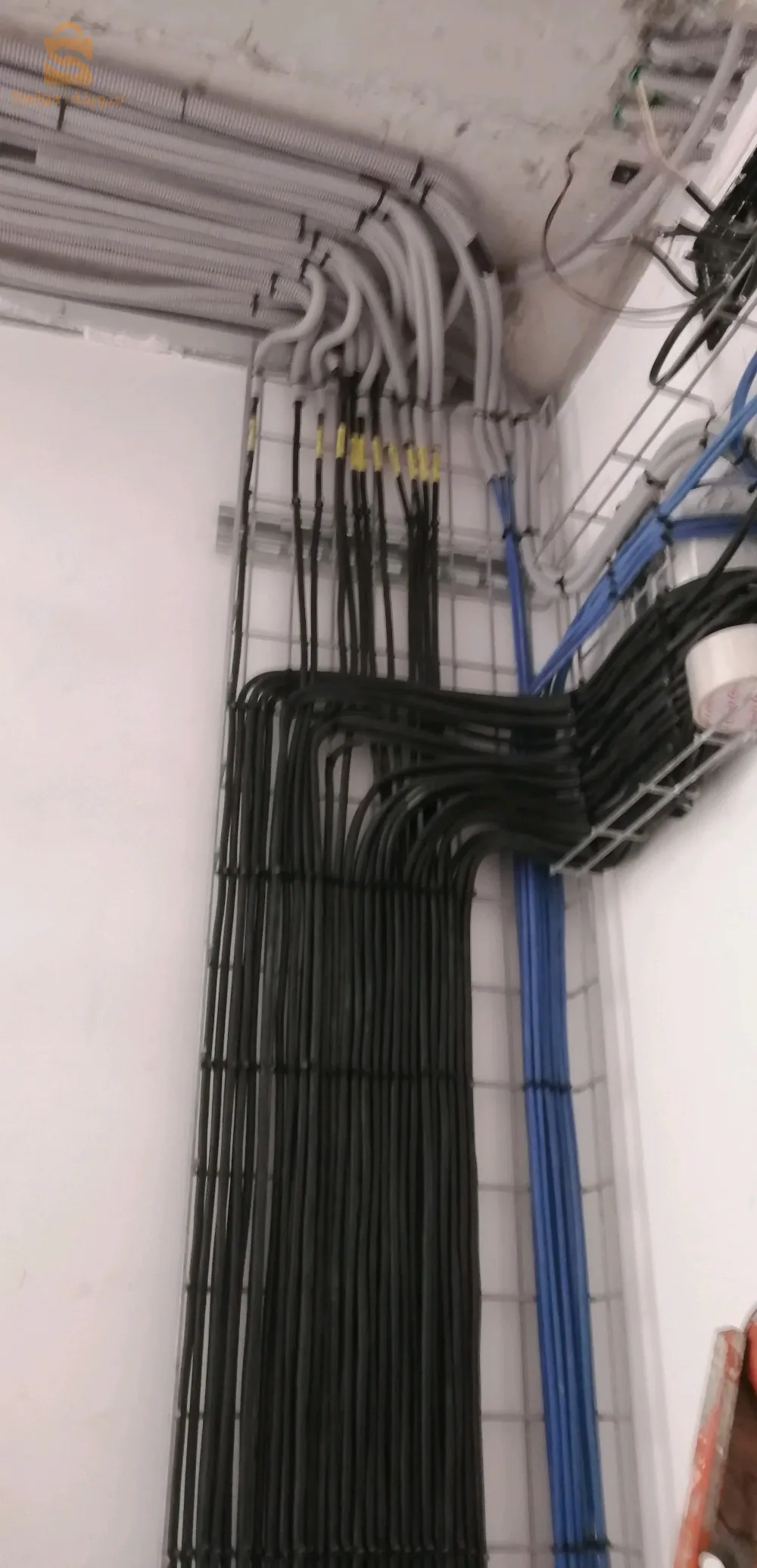 كل ما يتعلق بالكهرباء