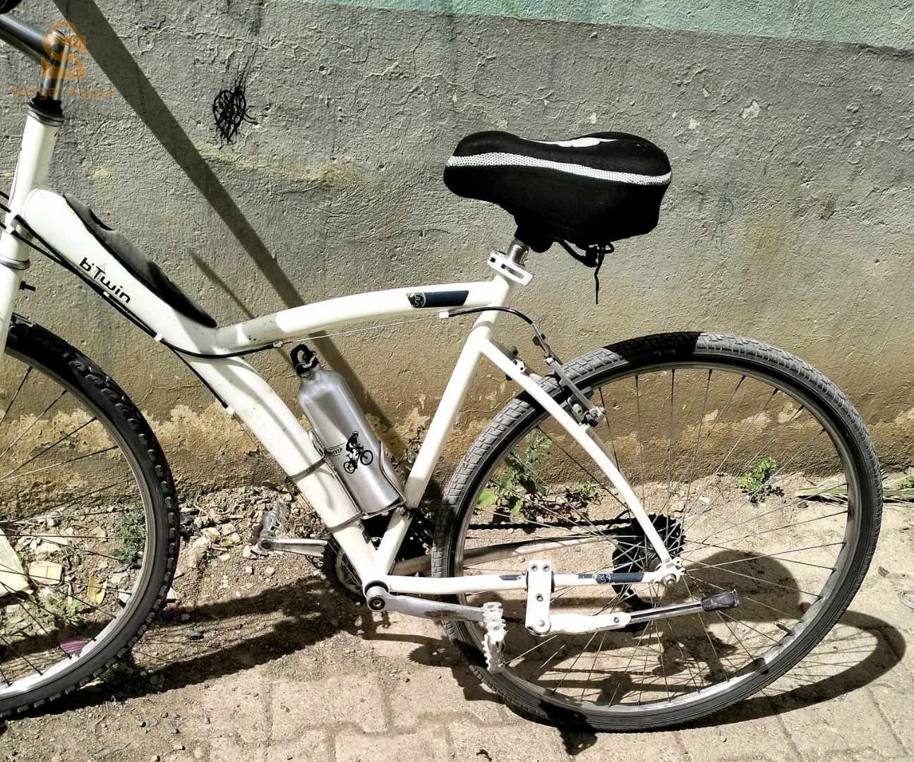 Ain
Betwin  Nkiya France. Taille 28