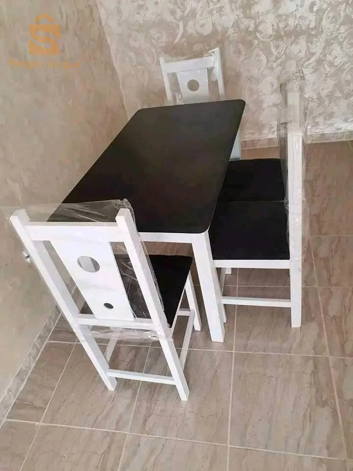 طاولات مطبخ متقنة الصنع مرحبا بكم 
مصنوعة من الخشب الأحمر 
اسعار متناولة للجميع
رقم الهاتف :0551778464