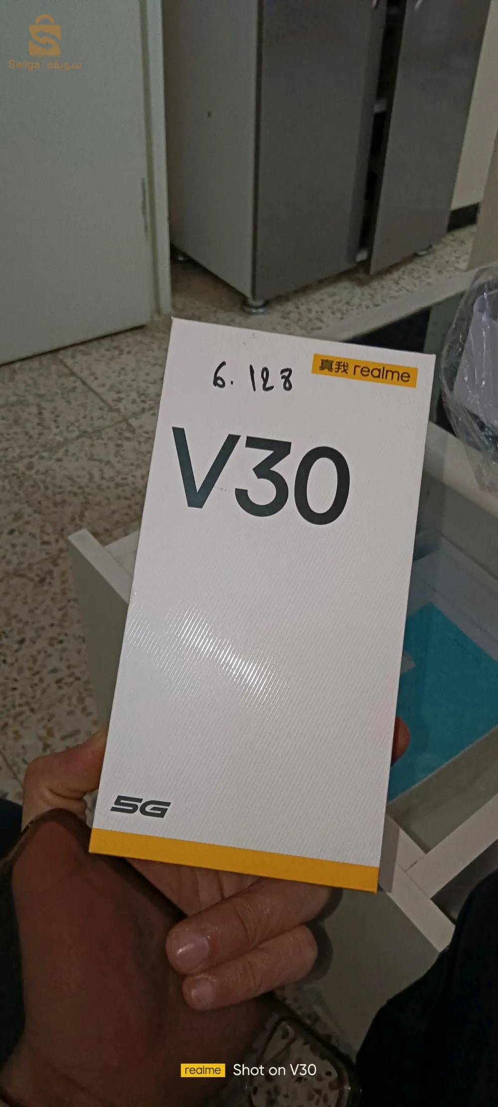 realme v30