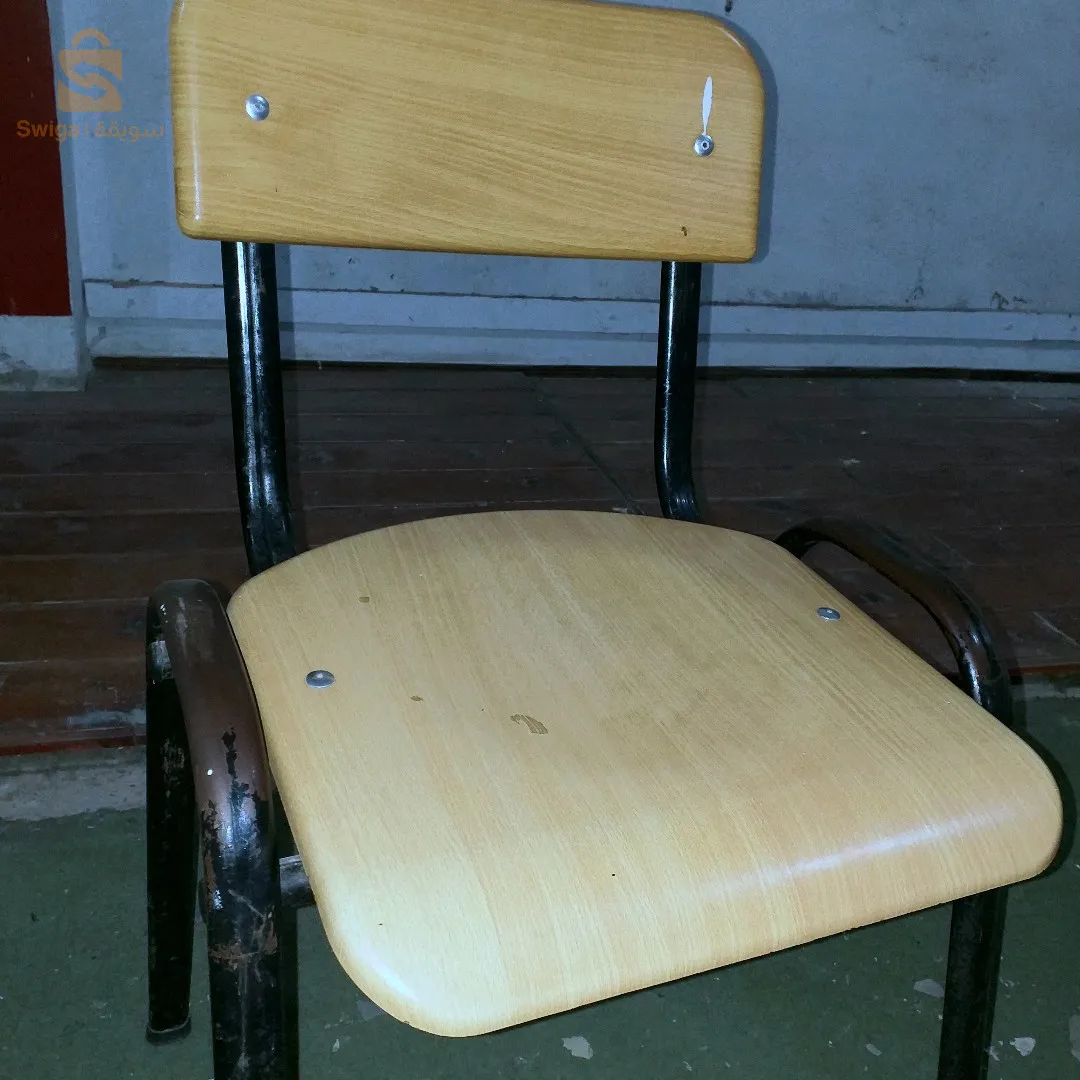 30 chaises tres bonne qualité tres solide