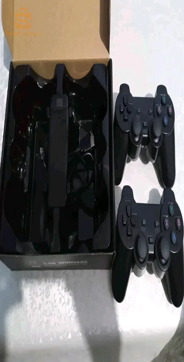 2.4G Wireless
Controller Gamepad