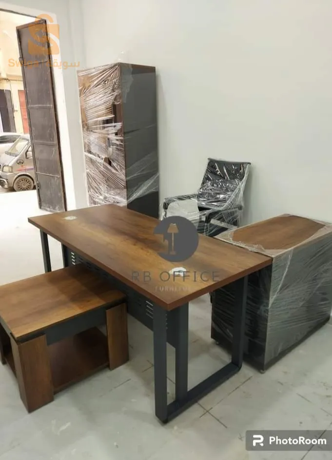 مجموعة من المكاتب