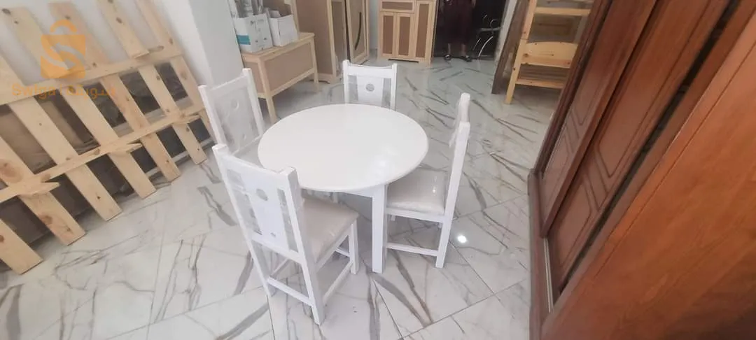 طاولات مطبخ مصنوعة من الخشب ومتقنة الصنع مرحبن بكم رقم الهاتف :0551778464المحل : براقي