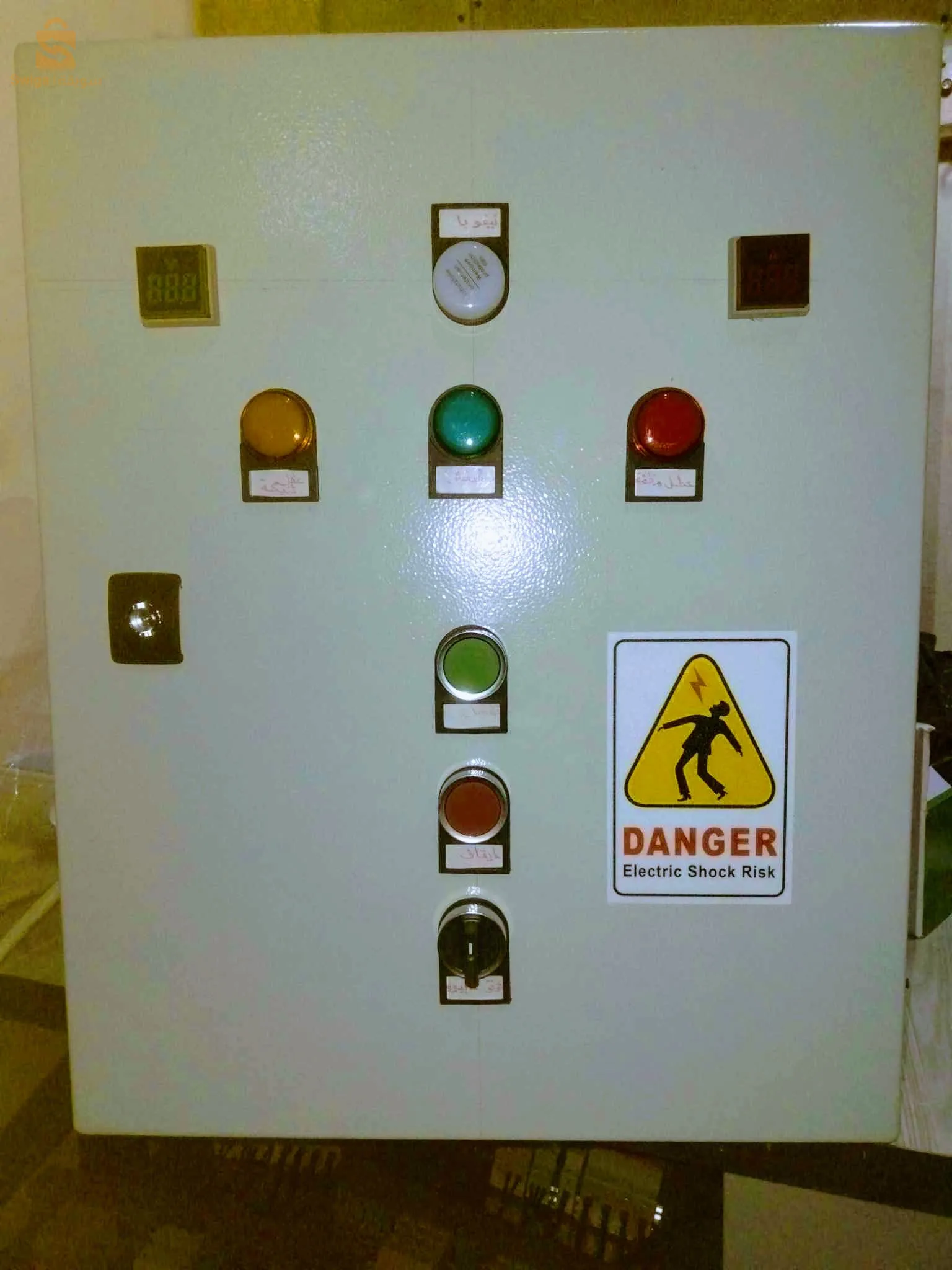 بيع و تركيب الخزانات الكهربائية للمضخات الفلاحية و عنابر الدجاج .....