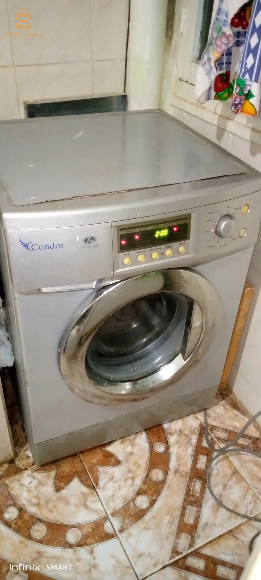 غسالة ملابس مستعملة في حالة جيدة