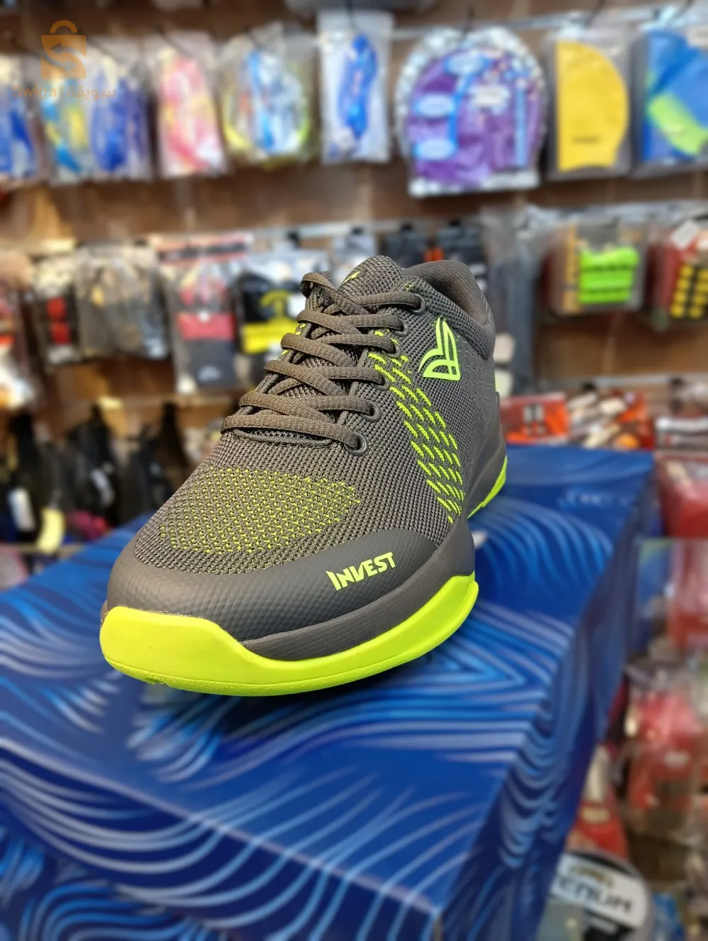 حذاء رياضي مناسب للجري وأداء التمارين الرياضية