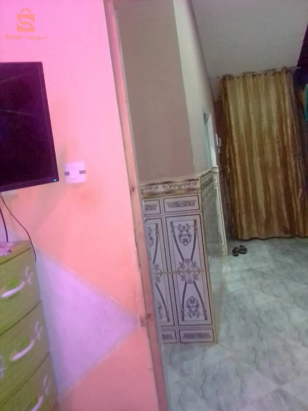 سكن للبيع في العيايدة وهران بلدية عين البية بطيوة...ديزستومو مع محضر معاينة للموثق...فيه صاله كبيرة وشومبرة ....قراج كبير وباجدو ...ريدو إلكتريك.....و2 مراحض وحوش...الطابق الأول مفصل خص غي الضالة.....