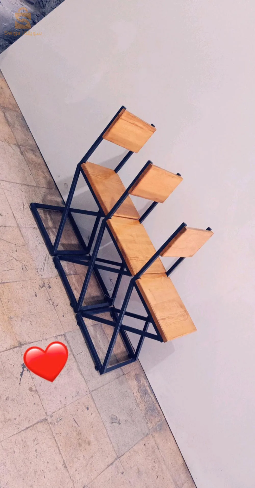 ديكوراة محل او منزل حاجة شابة او صوليد