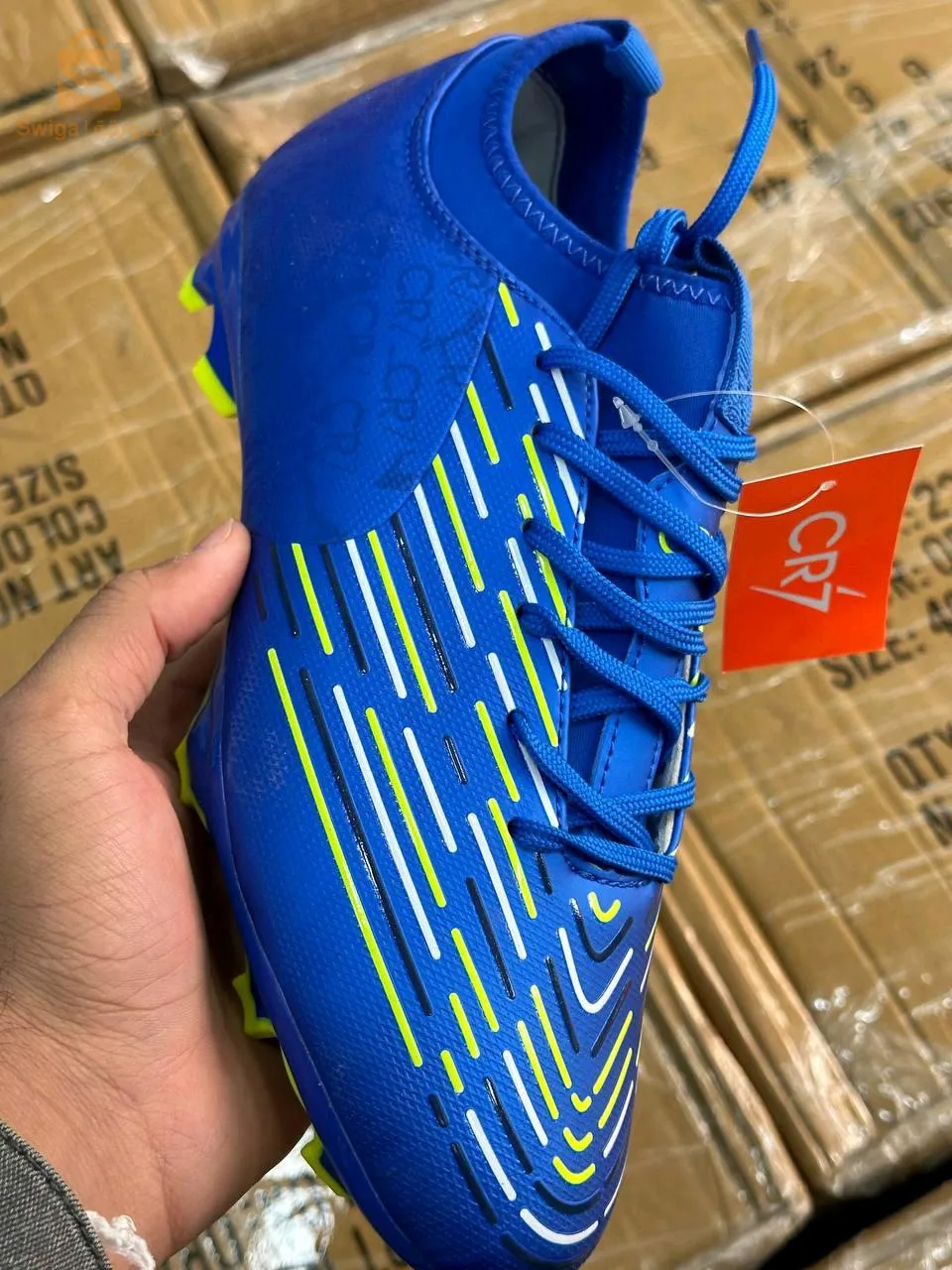 حذاء رياضي cr7 crampons NV modèle 3جوارب مجانا 🎁 نوعية ممتازة بسعر مناسب 💪😍