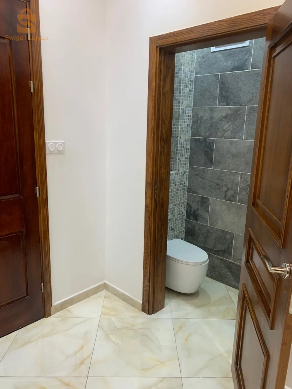 vente d’un appartement refait à neuf avec des matériaux nobles , a oran front de mer 6em étage