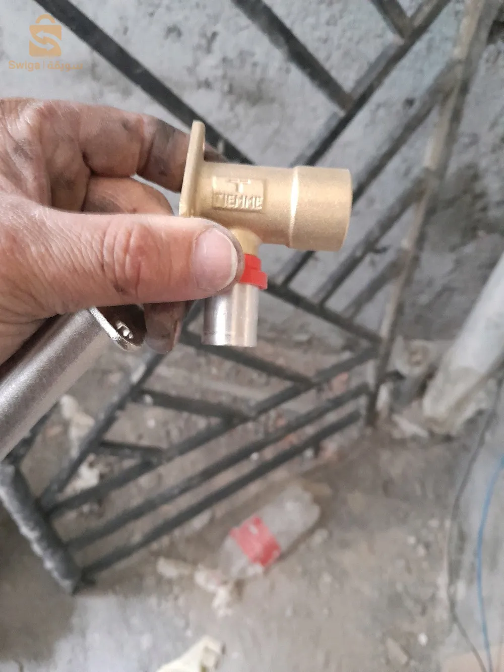 بلونبي محترف شوفاج سنيتار و متخصص في جميع أعمال السباكة
0781569282 / 0550843737