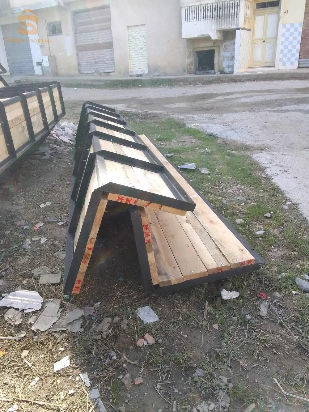 coffrage poteaux en bois rouge : 30×30, 3 mètre
tél : 0662802081