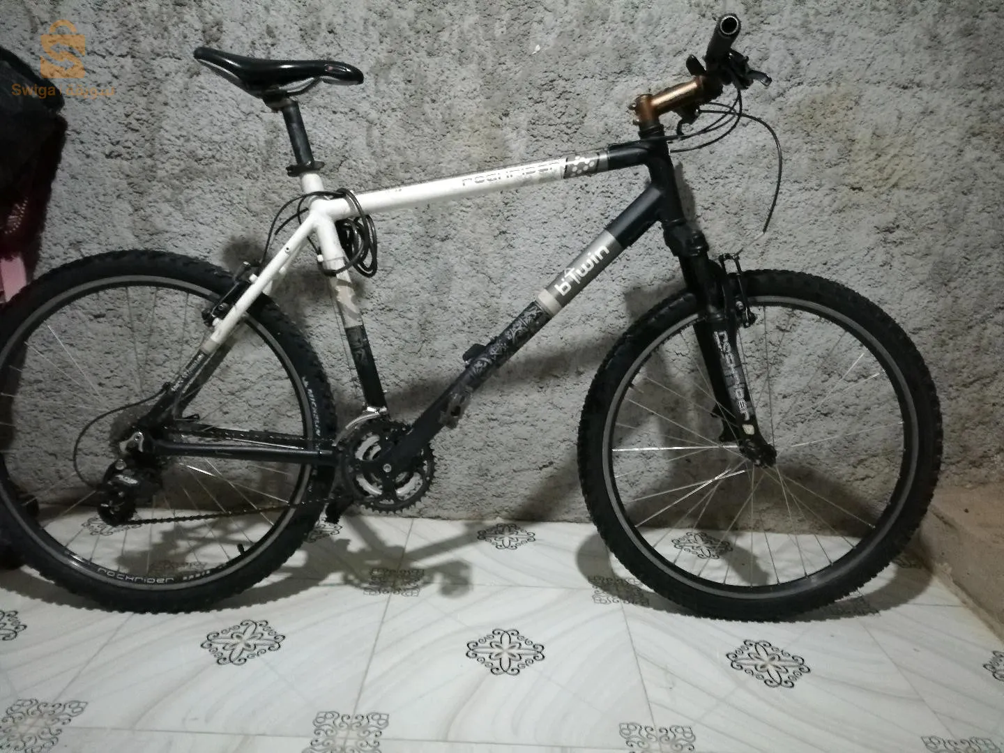 Vélo between rocraider