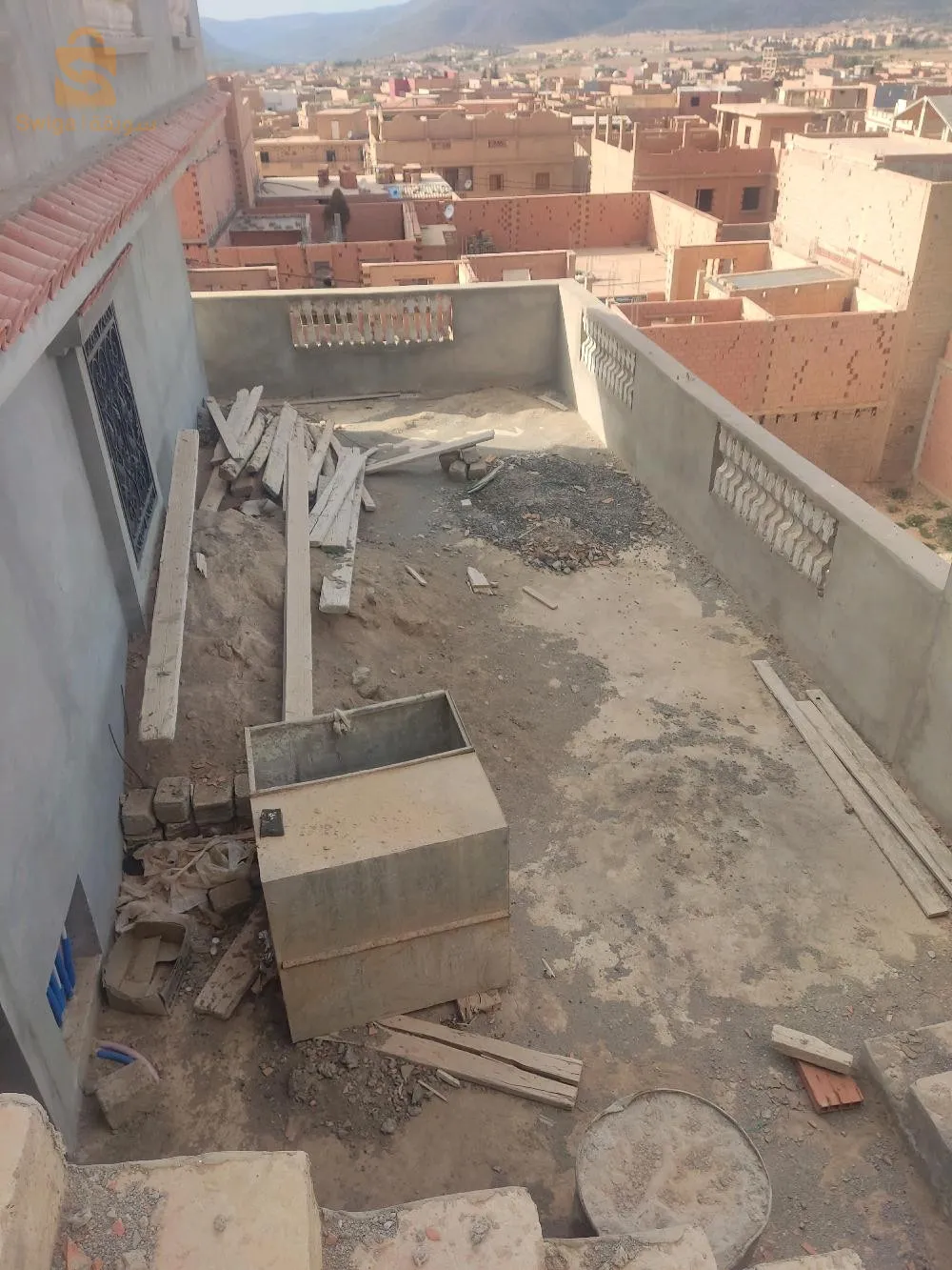 منزل ذو ثلاث طوابق للبيع